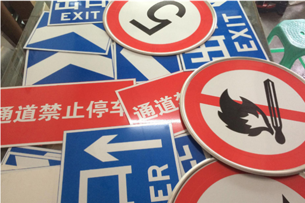 衡水生产道路交通标志杆生产厂家