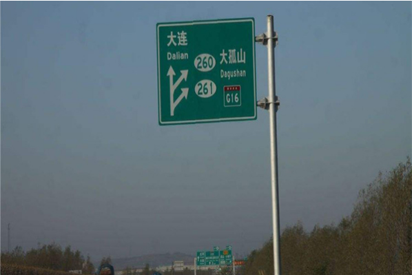 高速公路标志杆.png